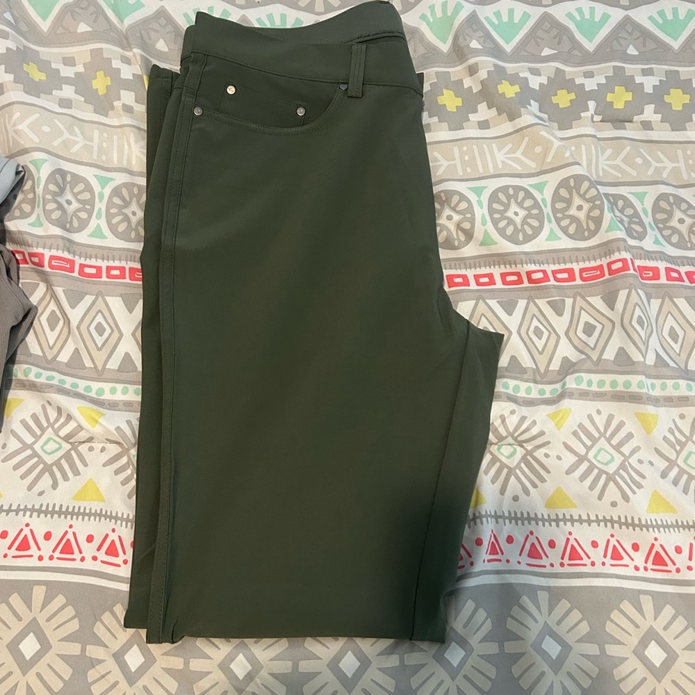 Men's Greg Norman olive green golfing Pants